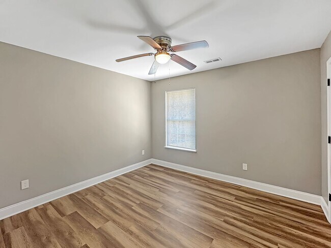 Building Photo - Newer construction-3 bedroom, 2 bath!