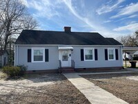 Building Photo - 3 Bedroom House near Carlie C's - Vouchers...