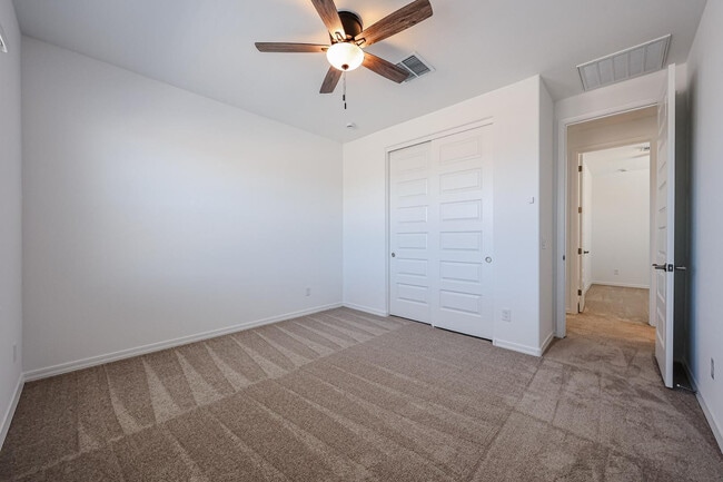 Building Photo - 7677 W Smoketree Dr