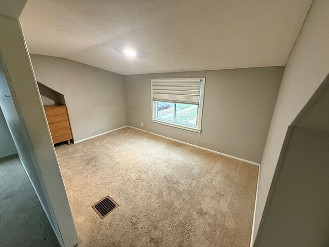 Building Photo - 511 10th Ave SE