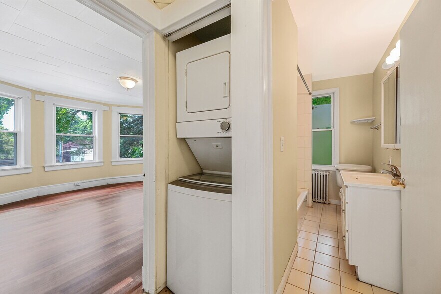 Building Photo - 483 New York Ave