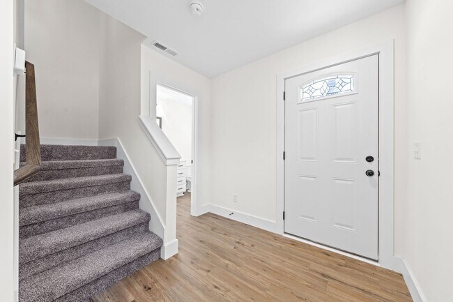 Building Photo - Pet Friendly Four Bedroom with Basement!