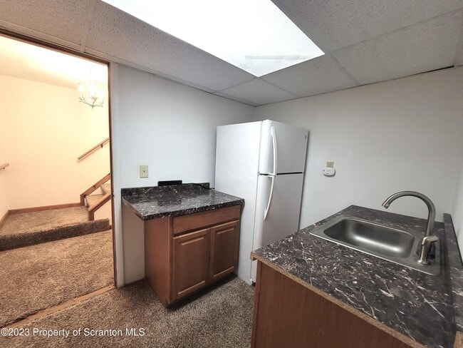 Building Photo - 319 Carnation Dr