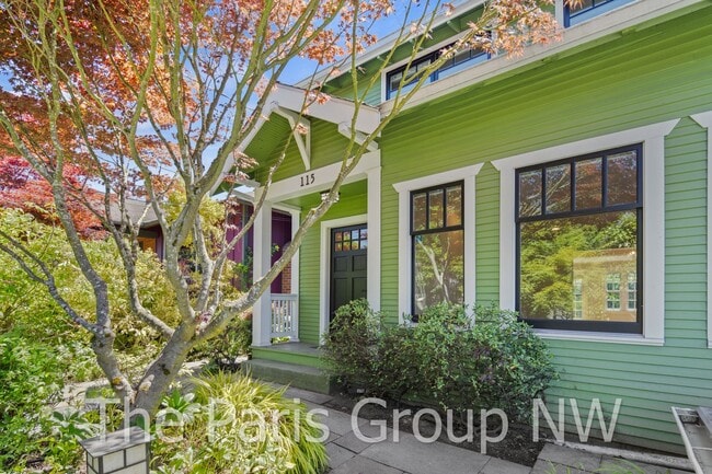 Building Photo - Exceptional Green Lake 3BR * Gorgeous In &...
