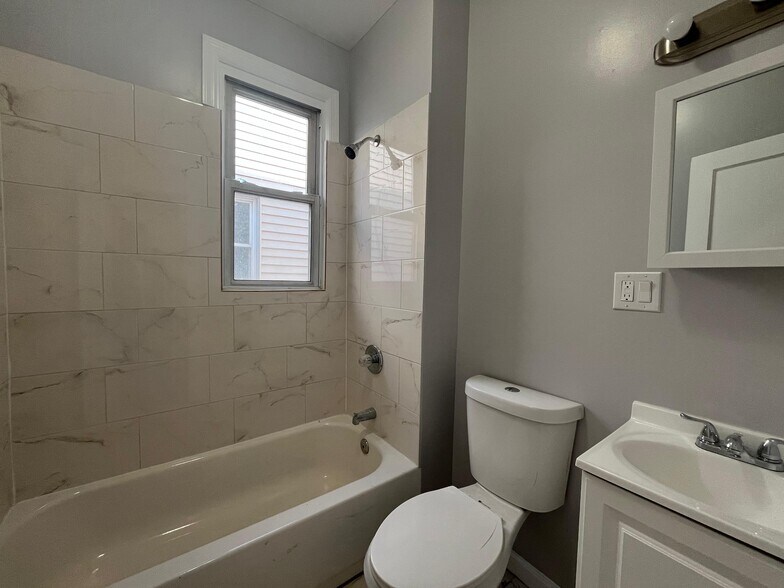 Building Photo - 154 Terhune Ave