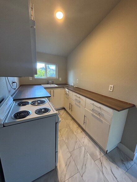 Building Photo - 8015 N John Ave