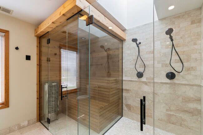 Building Photo - 2208 Crystal Cir