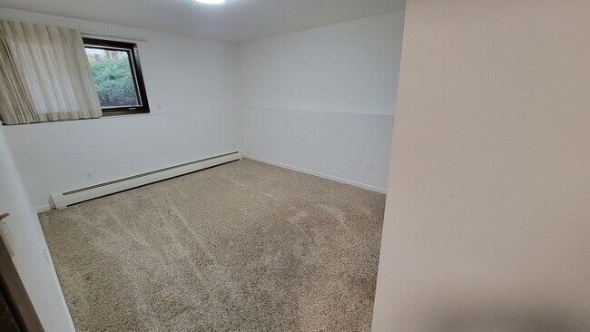 Building Photo - Two Bedroom Townhome Available For Rent in...