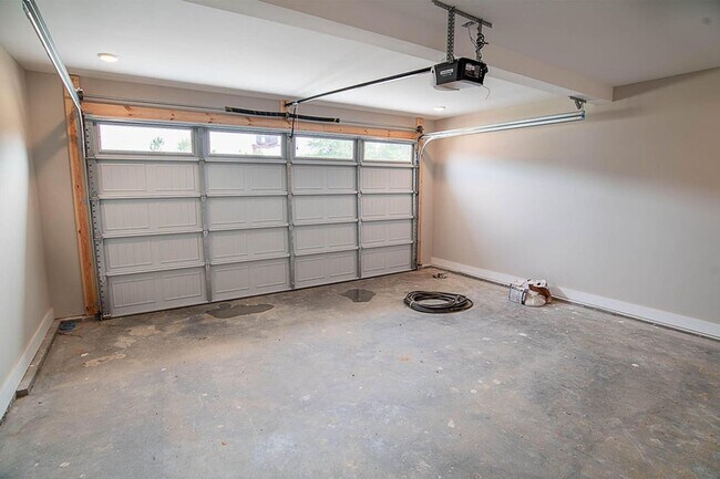 Building Photo - Beautiful 3 Bed, 2.5 Bath, 2 Car Garage - Community Pool & Walking Trail!