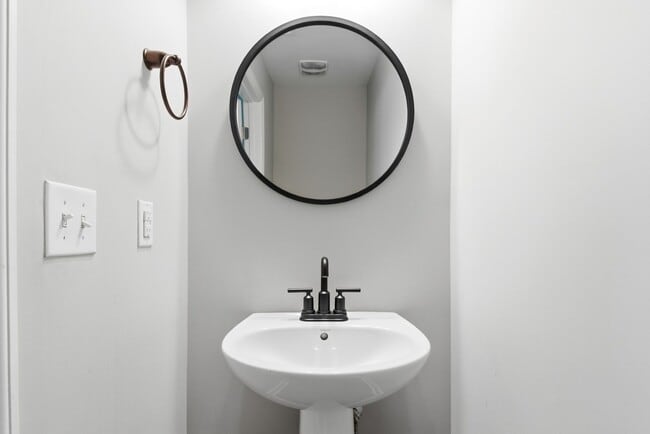 Building Photo - 632 Parkvue Pl Dr