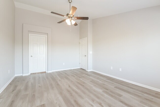 Building Photo - 549 S 17th Ave