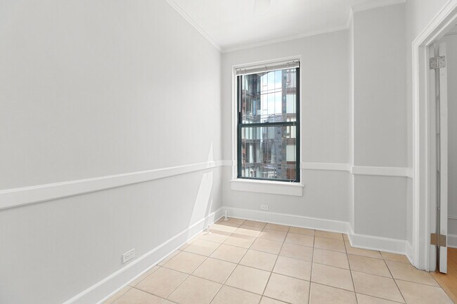 Building Photo - 10 W Elm St