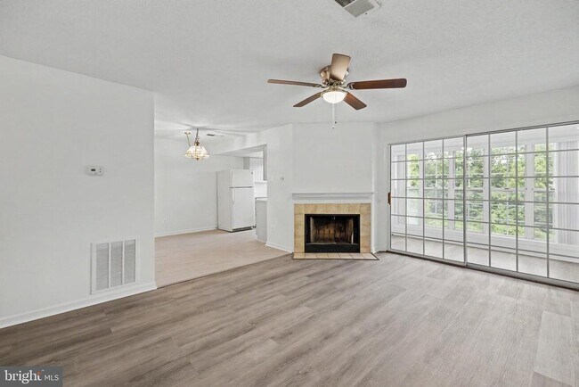 Building Photo - 12102 Green Leaf Ct