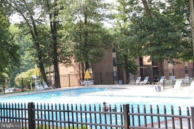 Building Photo - 3360 Woodburn Rd