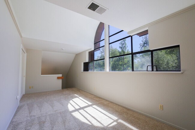 Building Photo - 071-02