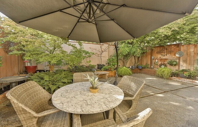 Building Photo - Cozy 3BD/2.5BA Single-Family Home Minutes from Downtown Pleasanton