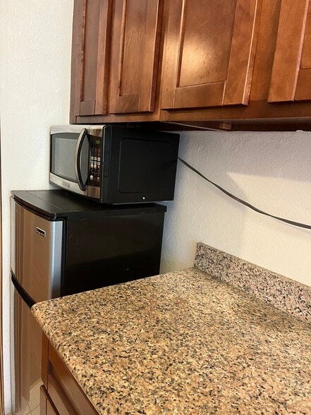 Building Photo - 16 Victoria St