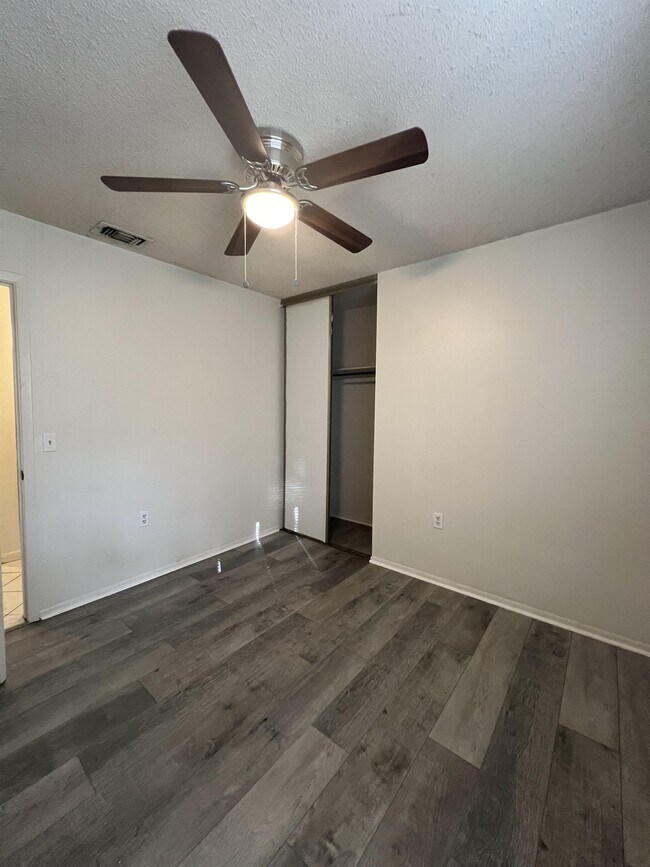 Building Photo - 9123 Alpine Trail St