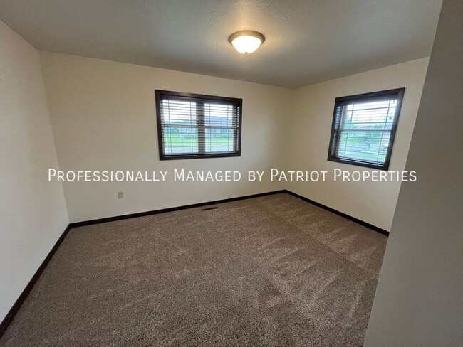 Building Photo - 245 Alyssa St