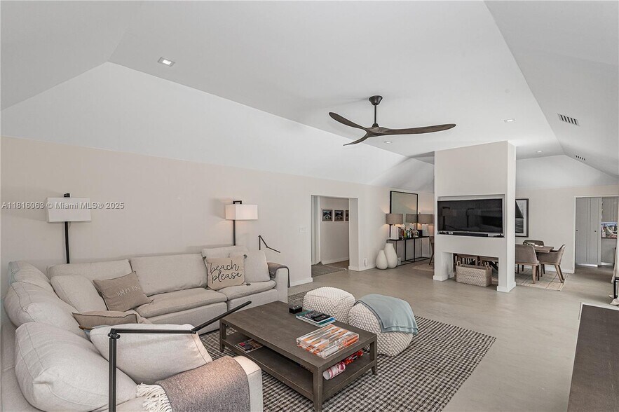 Building Photo - 375 Harbor Ct