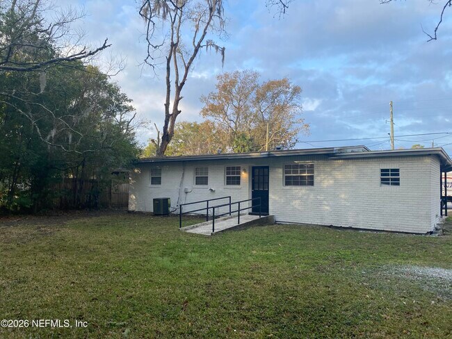 Building Photo - 815 La Marche Dr