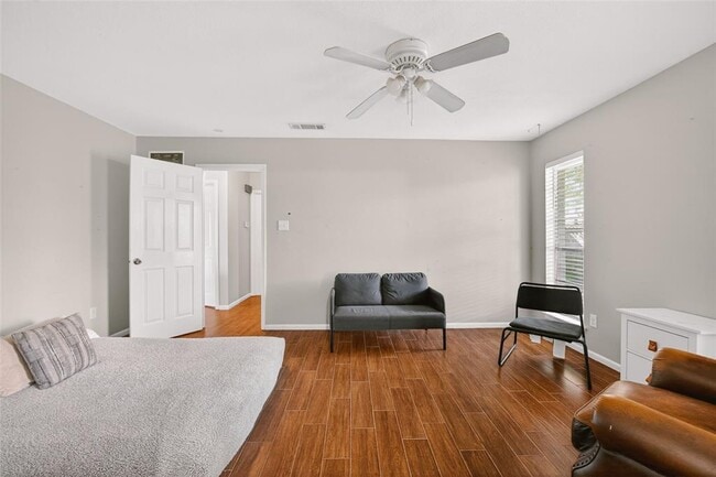Building Photo - 11902 Oakbrook Dr