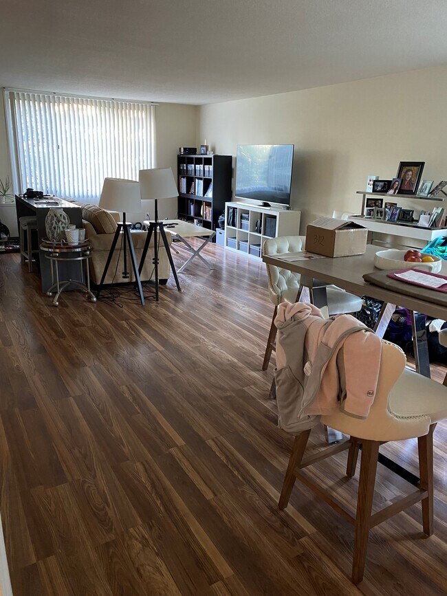 Dining Area - 11801 Rockville Pike