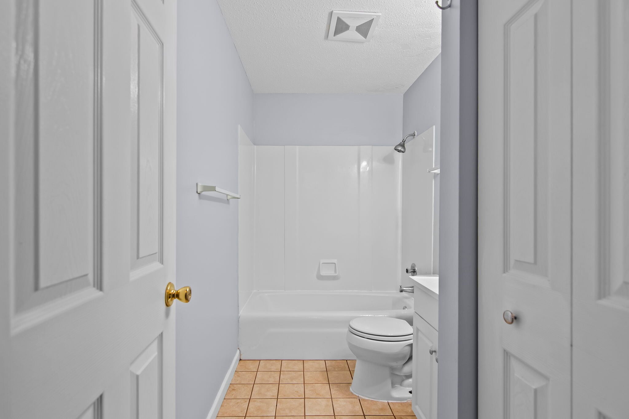 Building Photo - 204 Saxon Dr