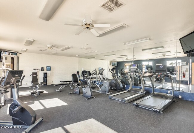 Building Photo - 120 N Val Vista Dr