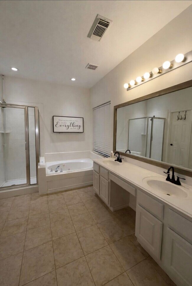 Building Photo - 1811 Emerald Lake Ct