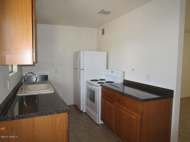 Building Photo - One Bedroom Townhome