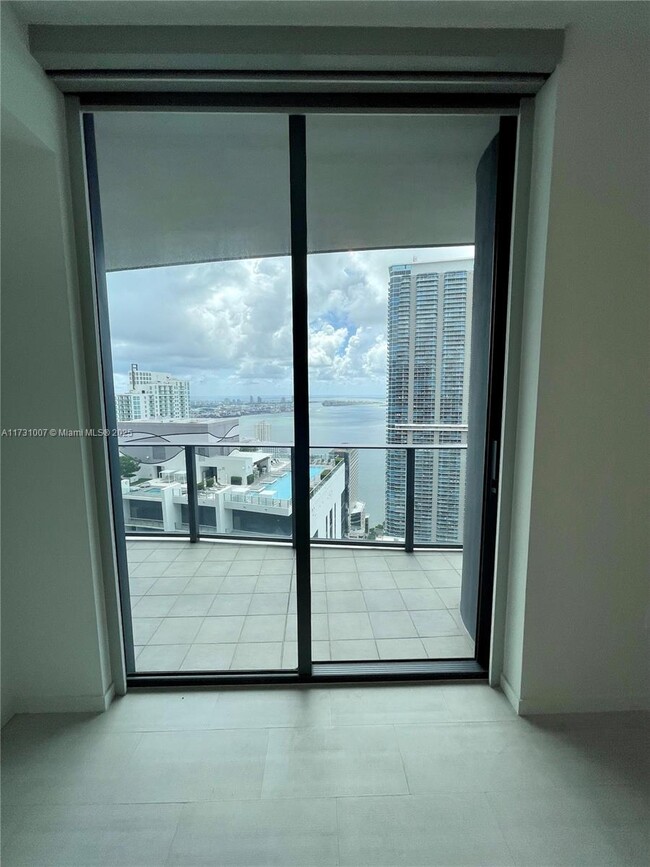 Building Photo - 1000 Brickell Plaza