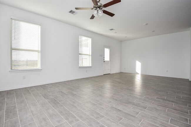 Building Photo - 5715 Aurora Grns Ln