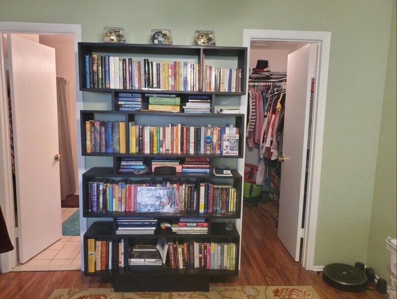 Building Photo - 452 Tournament Dr