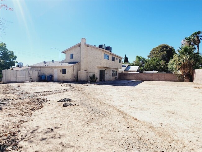 Building Photo - 3565 S Calmosa St