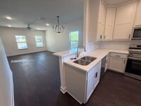 Building Photo - 616 Oak St