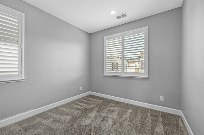 Building Photo - 210 Stratus Common