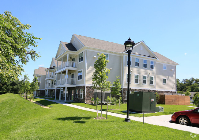 Building Photo - Homes on Johnsons Pond