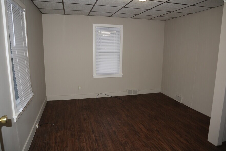 Building Photo - 523 East St