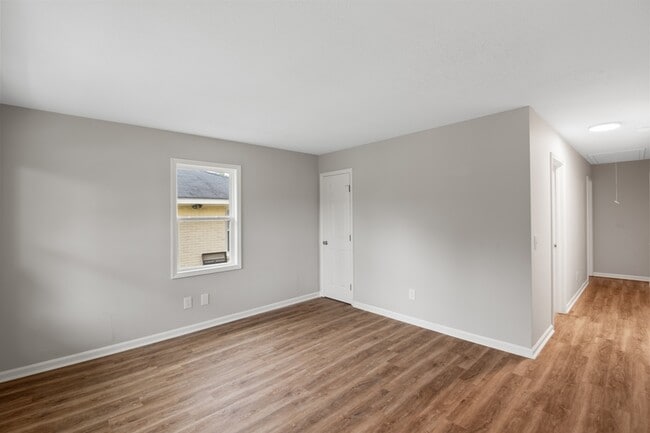 Building Photo - 102 Burdock Cir