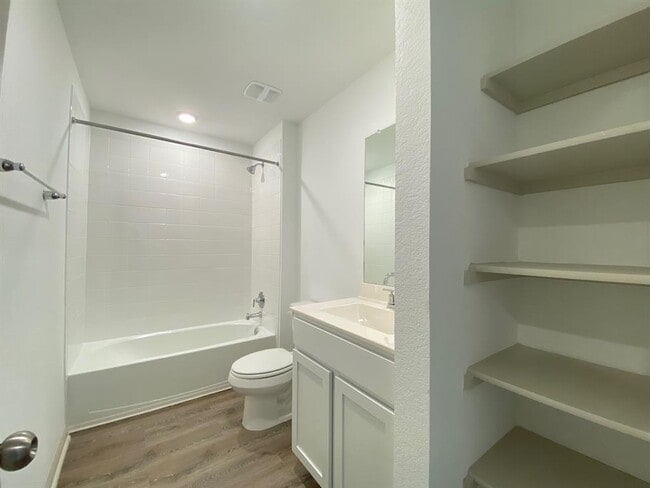 Building Photo - 130 Ft Clark Spgs Dr