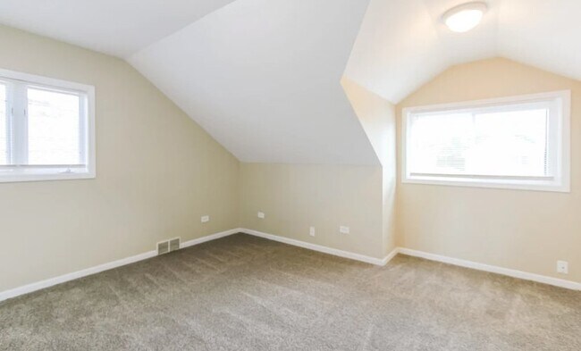 Building Photo - 2418 N 75th Ct