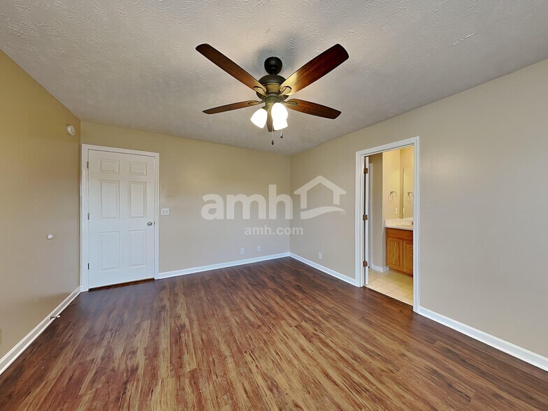 Building Photo - 1428 Westview Dr