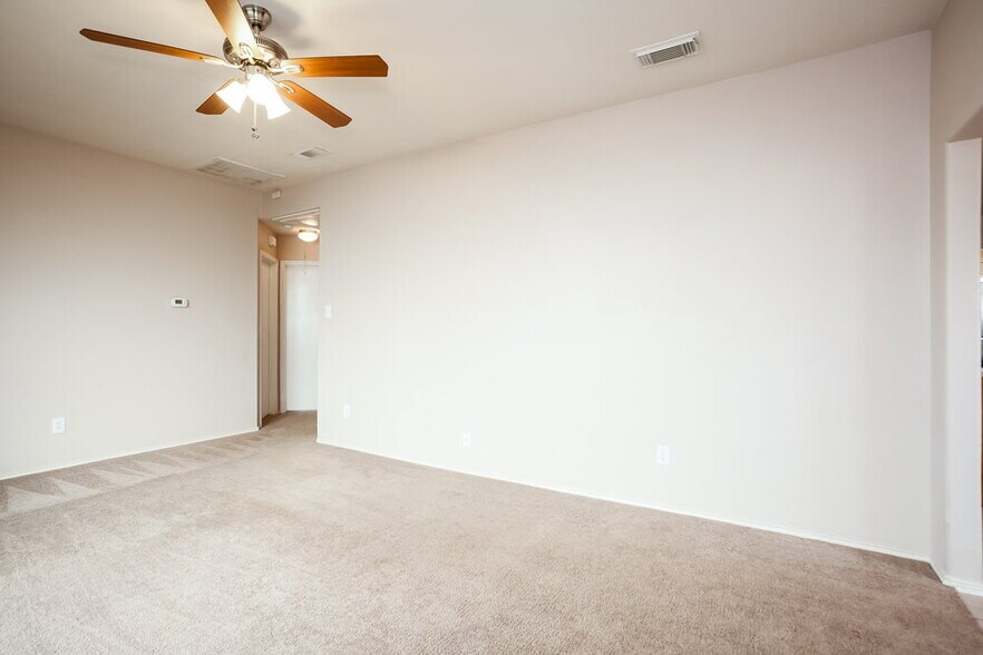 Building Photo - 4934 Canyon Blanco Dr