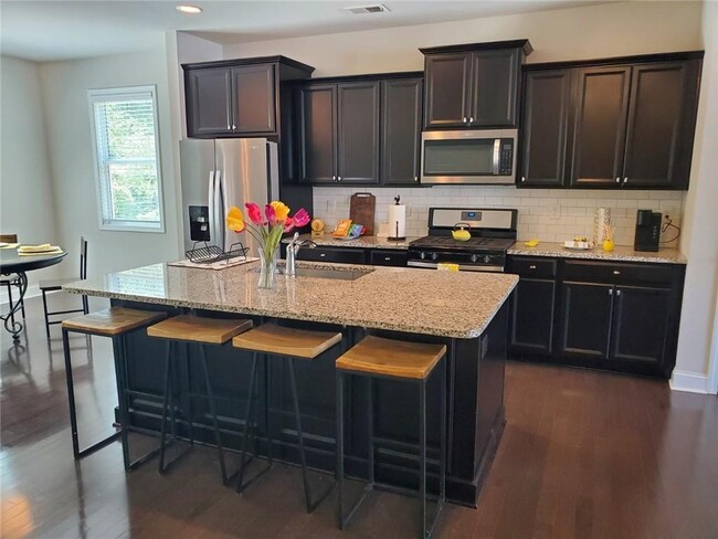 Building Photo - 201 Aventine Ln