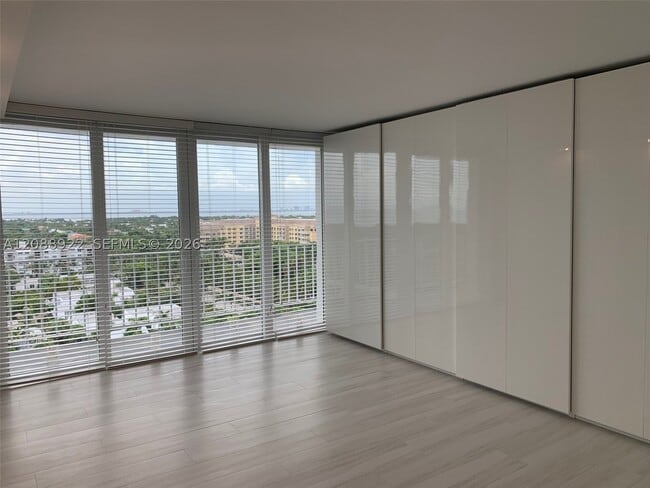 Building Photo - 881 Ocean Dr