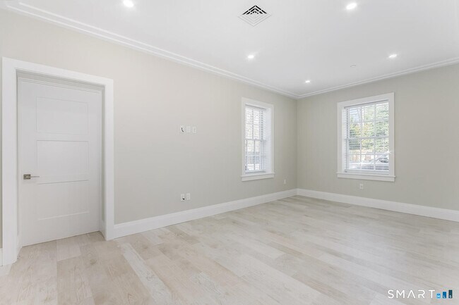 Building Photo - 1990 Bronson Rd