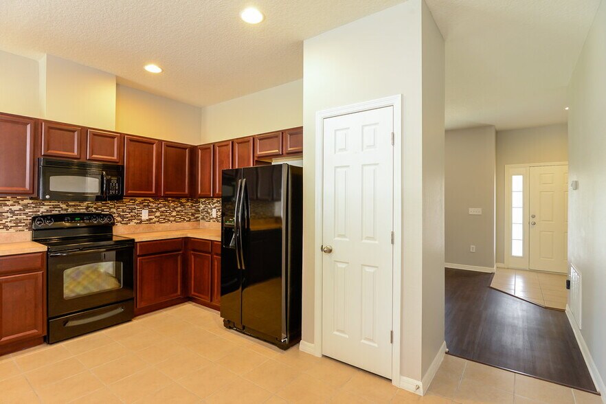 Building Photo - 5723 white Trillium Loop