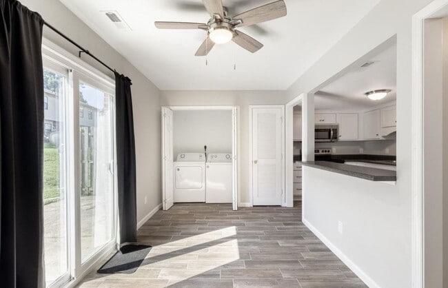 Building Photo - 3 Bedroom || 2.5 Bathroom - Townhome