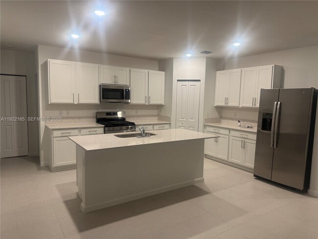 Building Photo - 5885 Sweetwood Dr